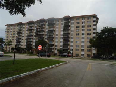 Beach Condo For Sale in Lauderhill, Florida