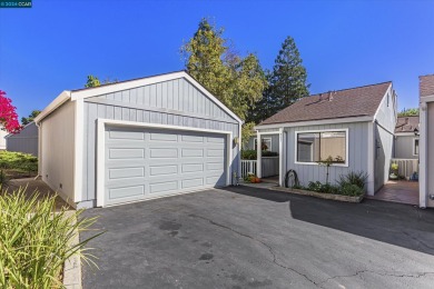 Beach Townhome/Townhouse For Sale in Pleasant Hill, California