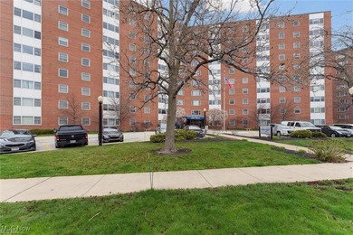 Beach Condo Sale Pending in Lakewood, Ohio