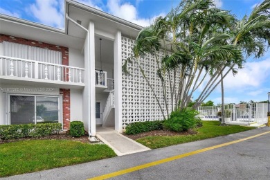 Beach Condo For Sale in South Palm Beach, Florida