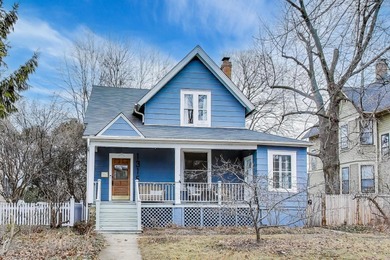 Beach Home Active Under Contract in Evanston, Illinois