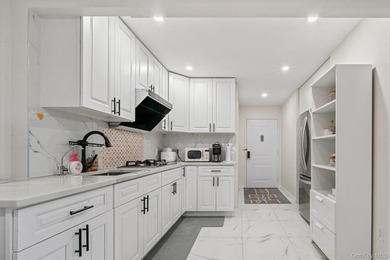 Beach Condo For Sale in Flushing, New York