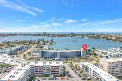 Beach Condo For Sale in South Pasadena, Florida