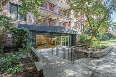Beach Home For Sale in Douglaston, New York