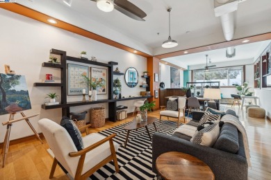 Beach Condo For Sale in Oakland, California