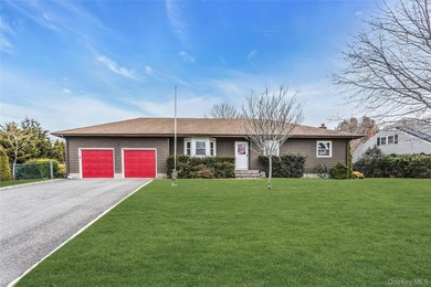 Beach Home For Sale in Baiting Hollow, New York