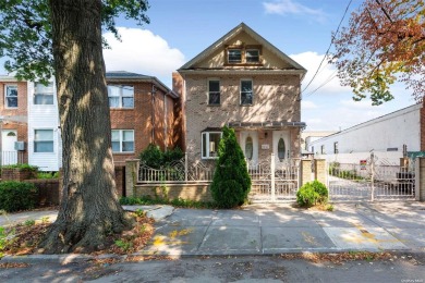 Beach Townhome/Townhouse For Sale in New York, New York