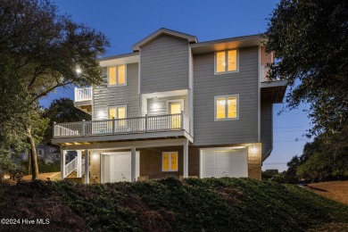 Beach Home For Sale in Pine Knoll Shores, North Carolina