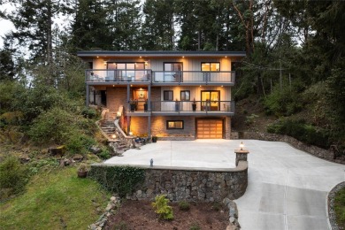 Beach Home For Sale in North Saanich, 