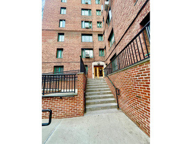 Beach Condo Sale Pending in Bronx, New York