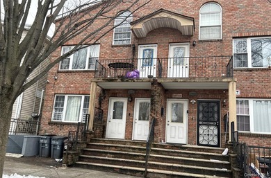 Beach Home For Sale in College Point, New York