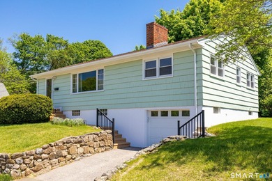 Beach Home Sale Pending in New London, Connecticut