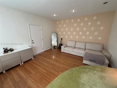 Beach Condo For Sale in Miami Beach, Florida