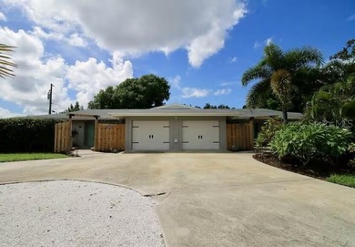 Beach Townhome/Townhouse For Sale in Sarasota, Florida
