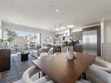 Beach Townhome/Townhouse For Sale in Manhattan Beach, California