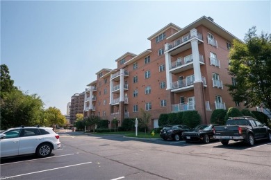 Beach Condo For Sale in Norfolk, Virginia