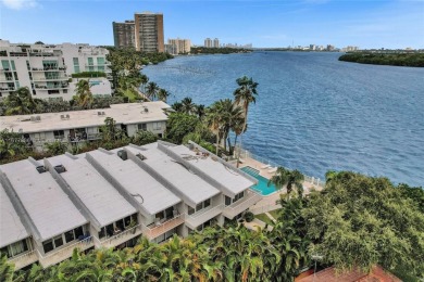 Beach Townhome/Townhouse For Sale in Miami, Florida