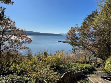 Beach Home For Sale in North Saanich, 