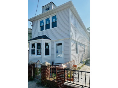 Beach Home For Sale in Broad Channel, New York