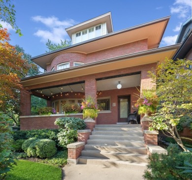 Beach Home Sale Pending in Chicago, Illinois