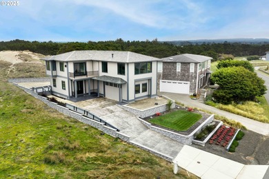 Beach Home For Sale in Bandon, Oregon