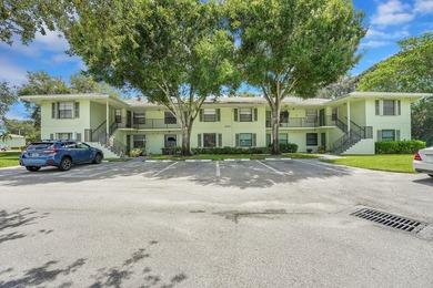 Beach Condo Active Under Contract in Palm Beach Gardens, Florida