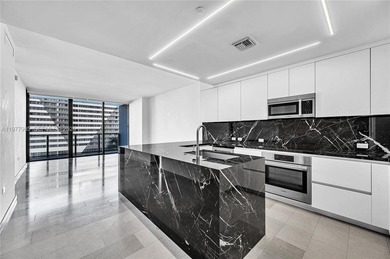 Beach Condo For Sale in Miami, Florida