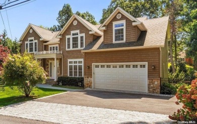 Beach Home For Sale in Oyster Bay, New York