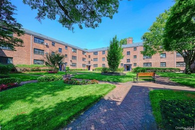 Beach Home For Sale in Great Neck, New York