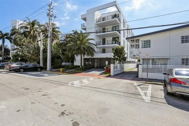 Beach Condo For Sale in Miami Beach, Florida