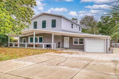 Unique 5 bedroom house in Gulf Breeze Proper. Spacious with open - Beach Home for sale in Gulf Breeze, Florida on Beachhouse.com