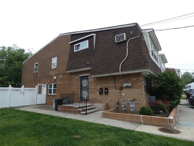 Beach Townhome/Townhouse Sale Pending in College Point, New York