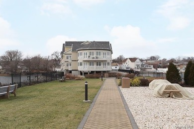 Beach Condo For Sale in Bronx, New York