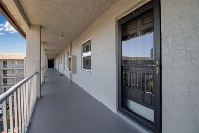 Beach Condo Sale Pending in Bradenton, Florida