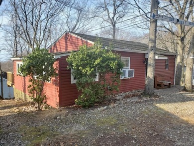 Beach Home For Sale in Baiting Hollow, New York