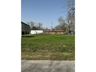 Beach Lot Sale Pending in Palacios, Texas