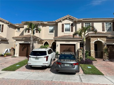 Beach Townhome/Townhouse For Sale in Cutler Bay, Florida