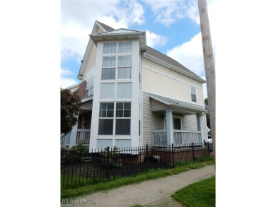 Beach Townhome/Townhouse For Sale in Cleveland, Ohio