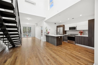 Beach Condo For Sale in Forest Hills, New York