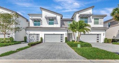 Beach Townhome/Townhouse For Sale in Lake Worth, Florida