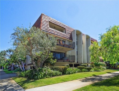 Beach Condo For Sale in Palos Verdes Estates, California