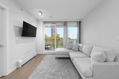 Beach Condo For Sale in Vancouver, BC