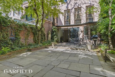 Beach Home For Sale in New York, New York