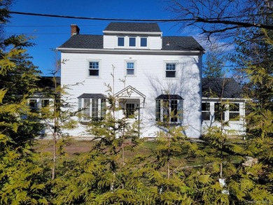 Beach Home For Sale in Oyster Bay, New York