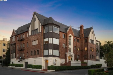 Beach Condo For Sale in Oakland, California