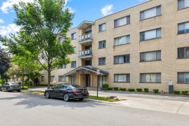 Beach Condo Active Under Contract in Skokie, Illinois