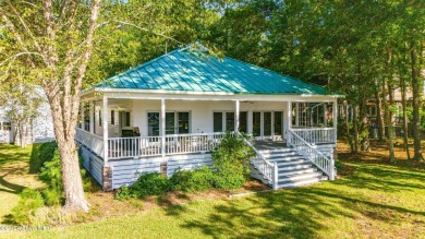 Beach Home For Sale in Oriental, North Carolina