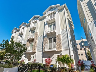 Beach Townhome/Townhouse For Sale in Sarasota, Florida