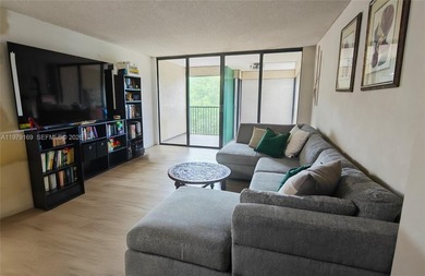 Beach Condo For Sale in Hollywood, Florida