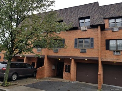 Beach Condo For Sale in Bayside, New York